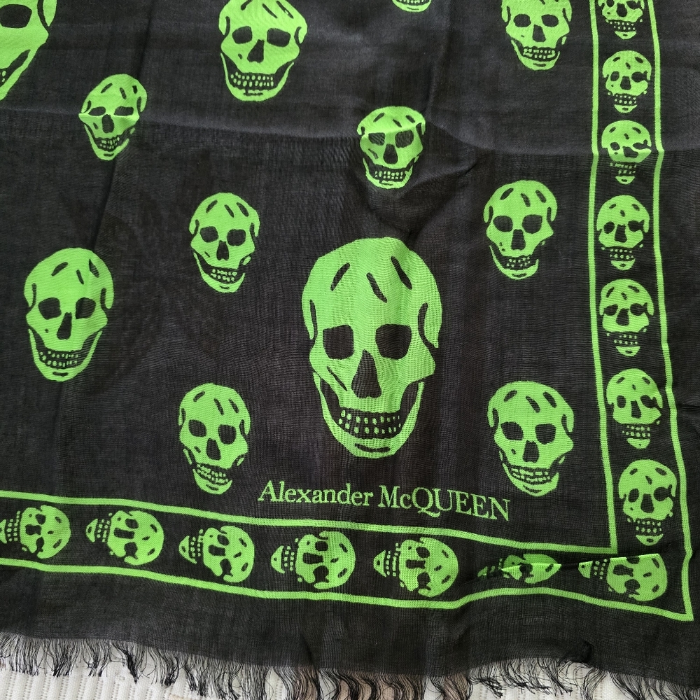 Alexander McQueen Skull Large Scarf Black Green - Picture 7 of 8